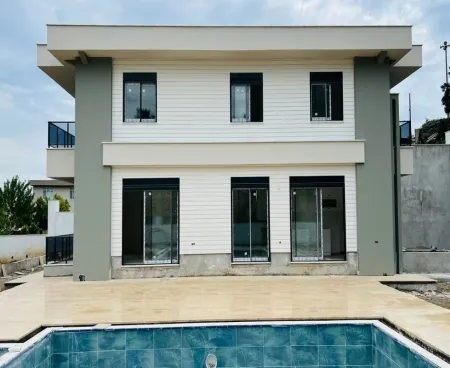 Detached Villa with Pool in Kemer Center
